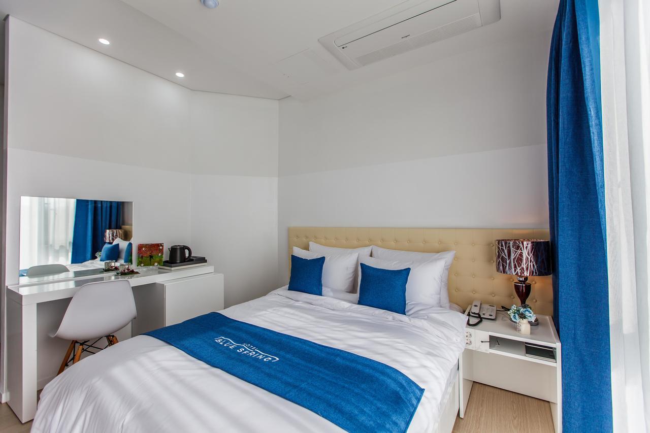 Blue Spring Hotel Jeju Bagian luar foto