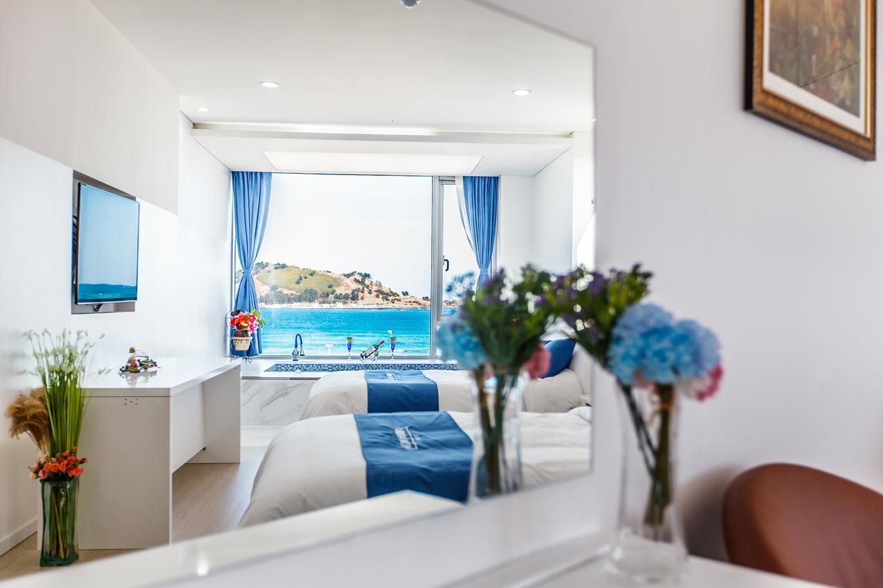 Blue Spring Hotel Jeju Bagian luar foto