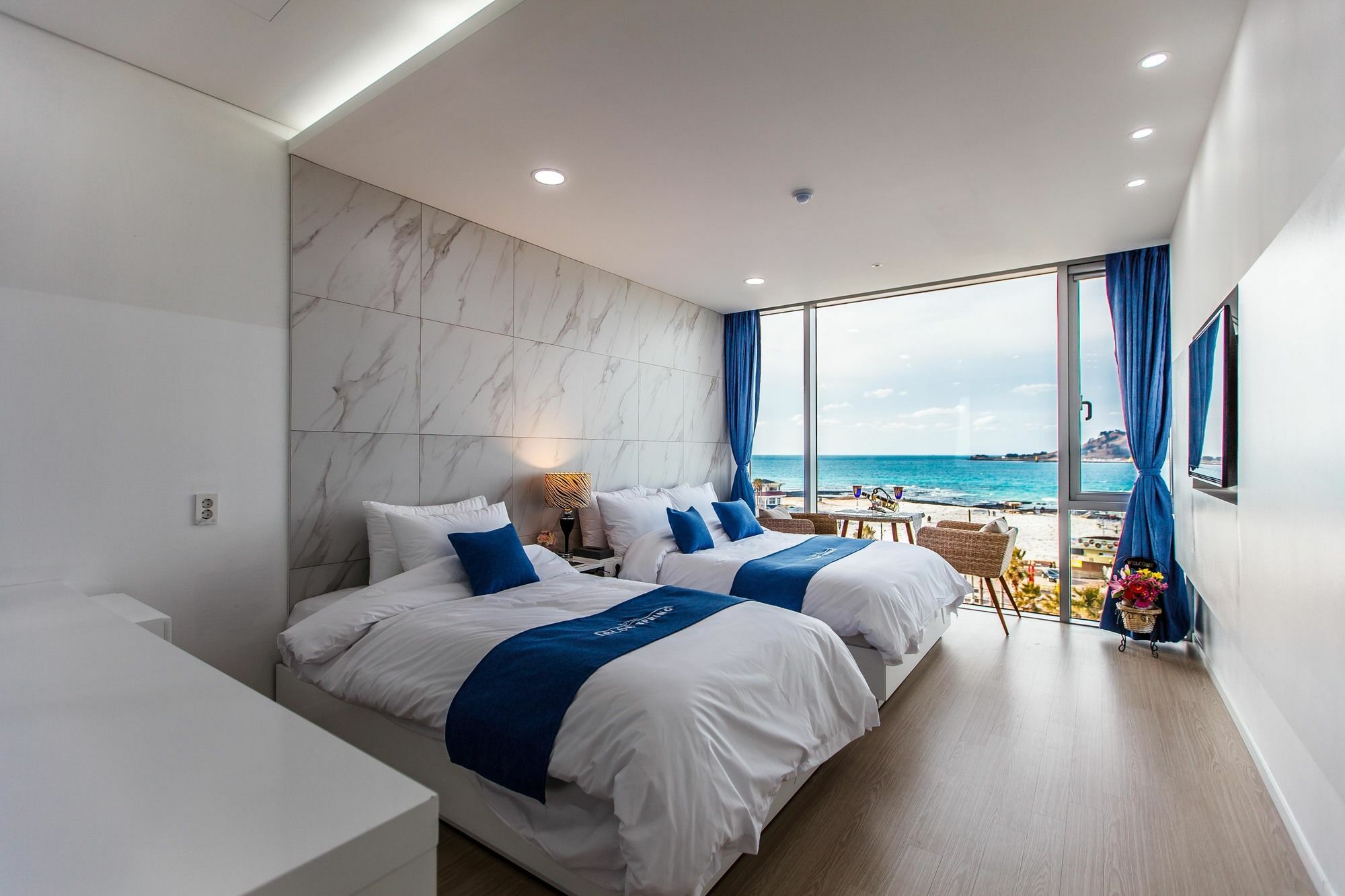 Blue Spring Hotel Jeju Bagian luar foto